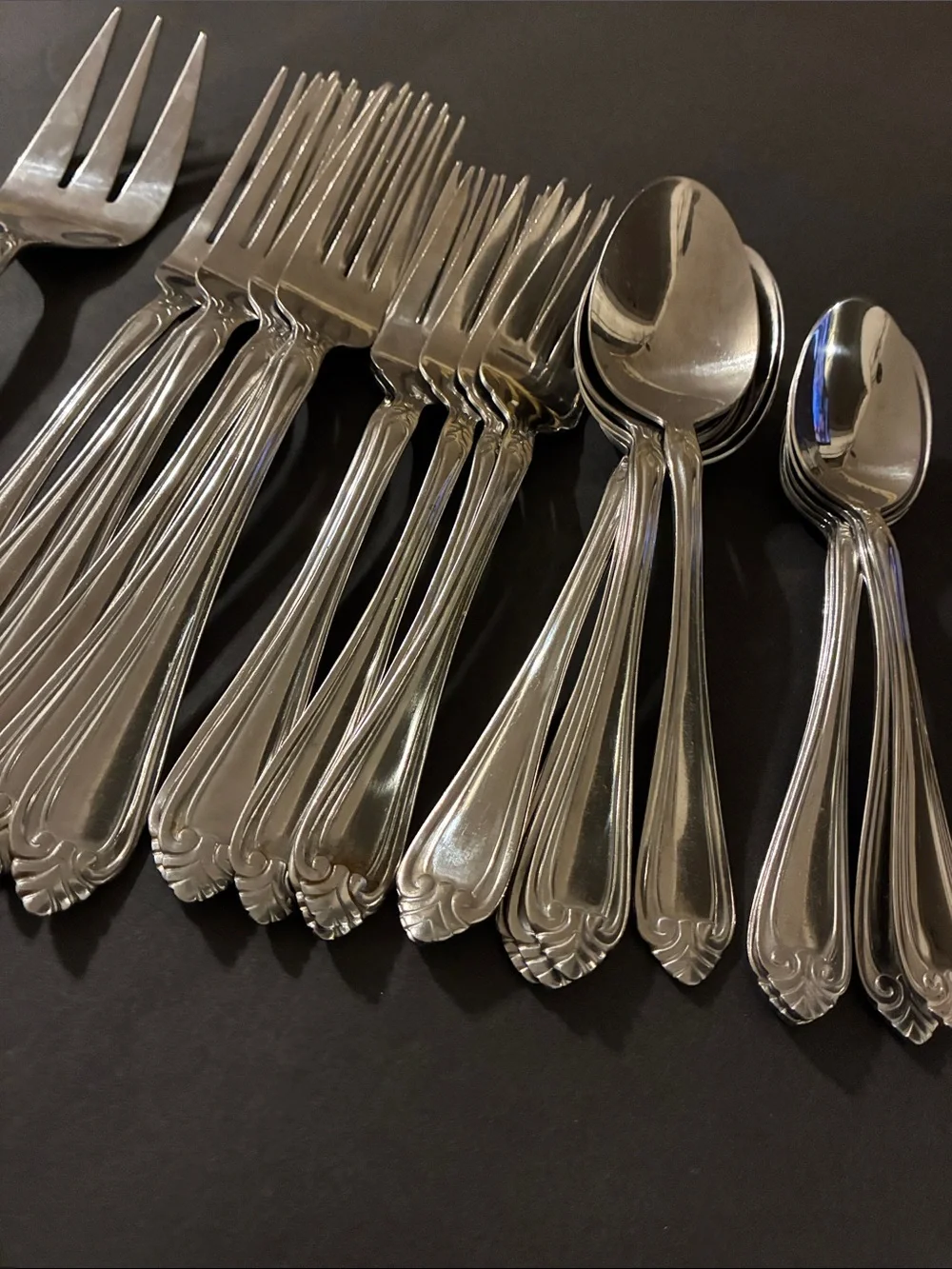 International Stainless Steel Flatware Set Of 22 Dinner Forks Teaspoons Serving